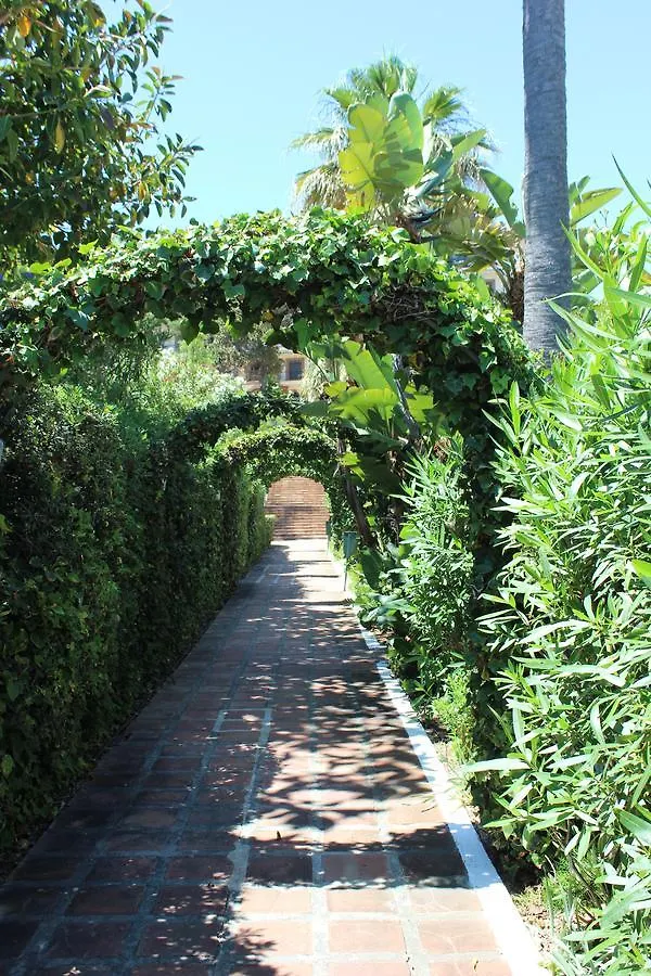 Mansion Alhamar - 2 Bedroom, Frontline Beach, Mountain Views, Full Size Pool, Tennis Courts, Close To Shops, On-Site Bar & Chiringuito Sitio de Calahonda 0*,