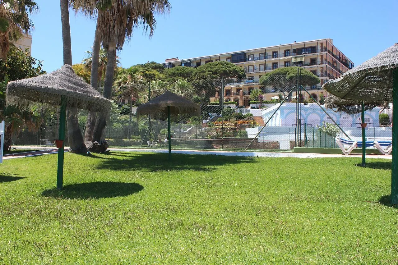 Mansion Alhamar - 2 Bedroom, Frontline Beach, Mountain Views, Full Size Pool, Tennis Courts, Close To Shops, On-Site Bar & Chiringuito Sitio de Calahonda Apartment