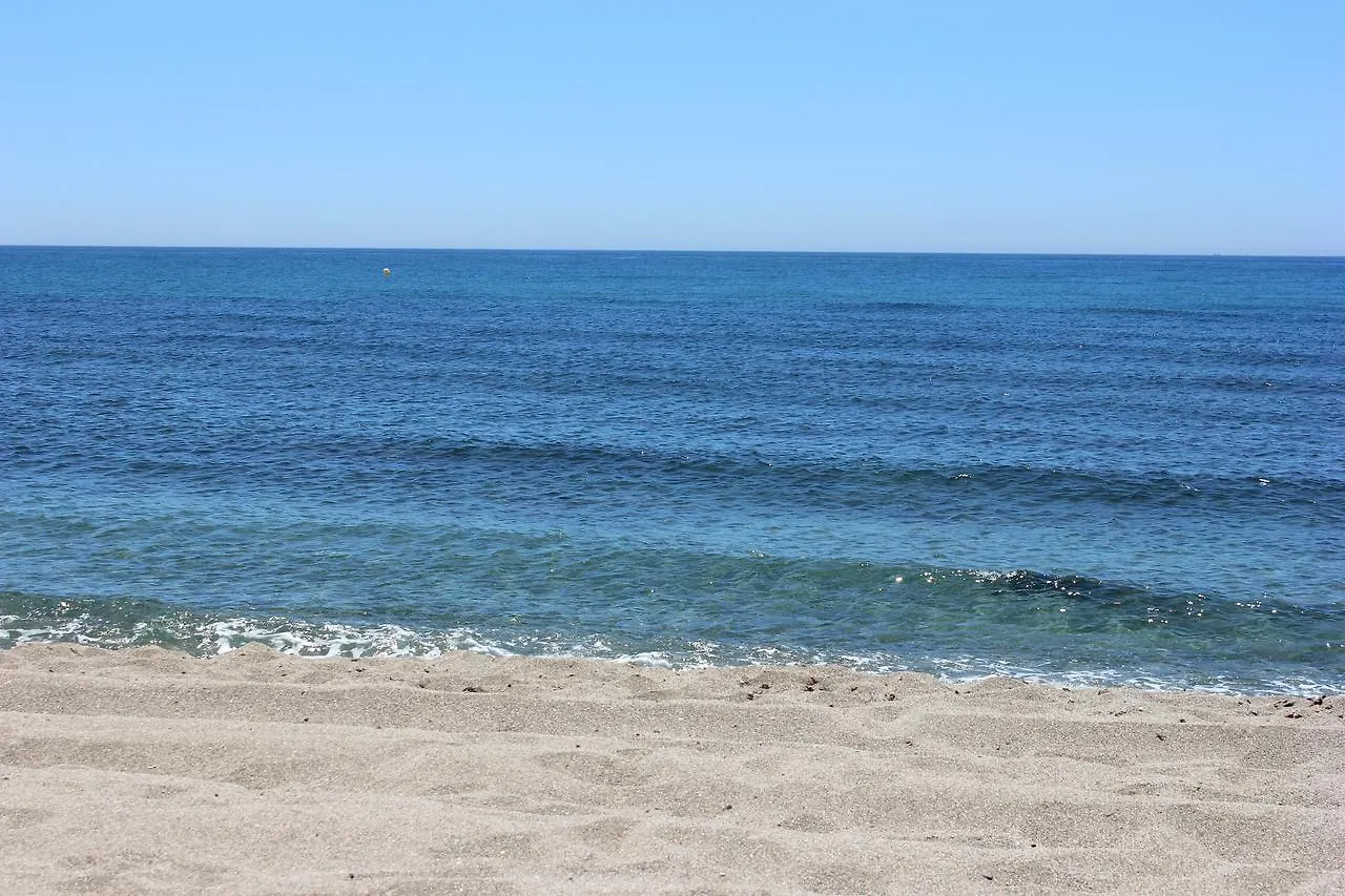 Mansion Alhamar - 2 Bedroom, Frontline Beach, Mountain Views, Full Size Pool, Tennis Courts, Close To Shops, On-Site Bar & Chiringuito Sitio de Calahonda