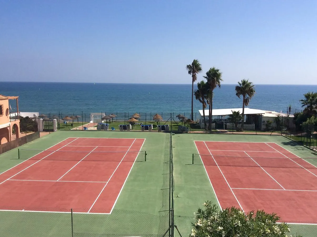 Mansion Alhamar - 2 Bedroom, Frontline Beach, Mountain Views, Full Size Pool, Tennis Courts, Close To Shops, On-Site Bar & Chiringuito Sitio de Calahonda Apartment