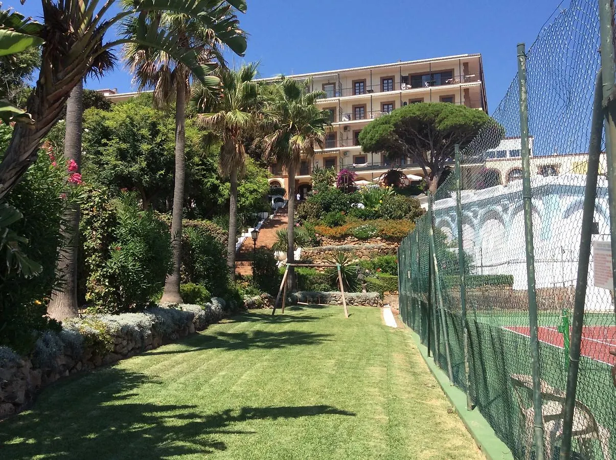 Apartment Mansion Alhamar - 2 Bedroom, Frontline Beach, Mountain Views, Full Size Pool, Tennis Courts, Close To Shops, On-Site Bar & Chiringuito Sitio de Calahonda Spain