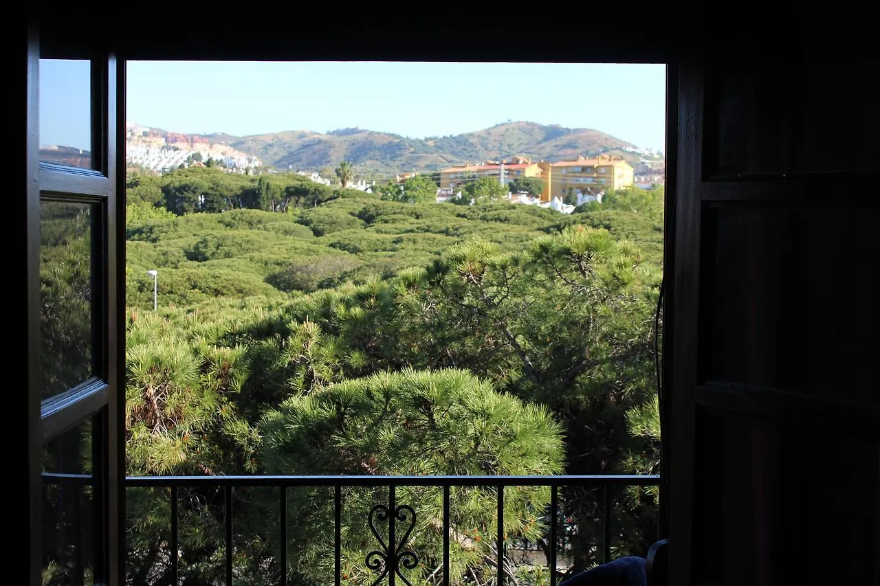 Mansion Alhamar - 2 Bedroom, Frontline Beach, Mountain Views, Full Size Pool, Tennis Courts, Close To Shops, On-Site Bar & Chiringuito Sitio de Calahonda 0*,  Spain