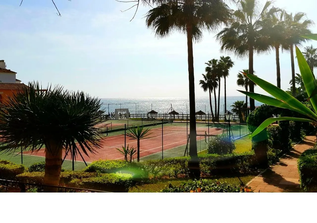 Mansion Alhamar - 2 Bedroom, Frontline Beach, Mountain Views, Full Size Pool, Tennis Courts, Close To Shops, On-Site Bar & Chiringuito Sitio de Calahonda