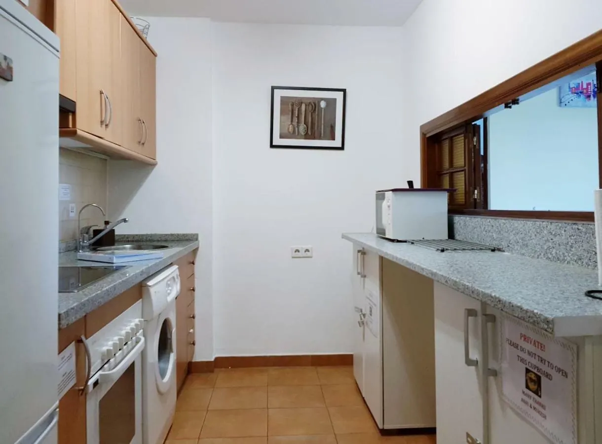 Mansion Alhamar - 2 Bedroom, Frontline Beach, Mountain Views, Full Size Pool, Tennis Courts, Close To Shops, On-Site Bar & Chiringuito Sitio de Calahonda Apartment
